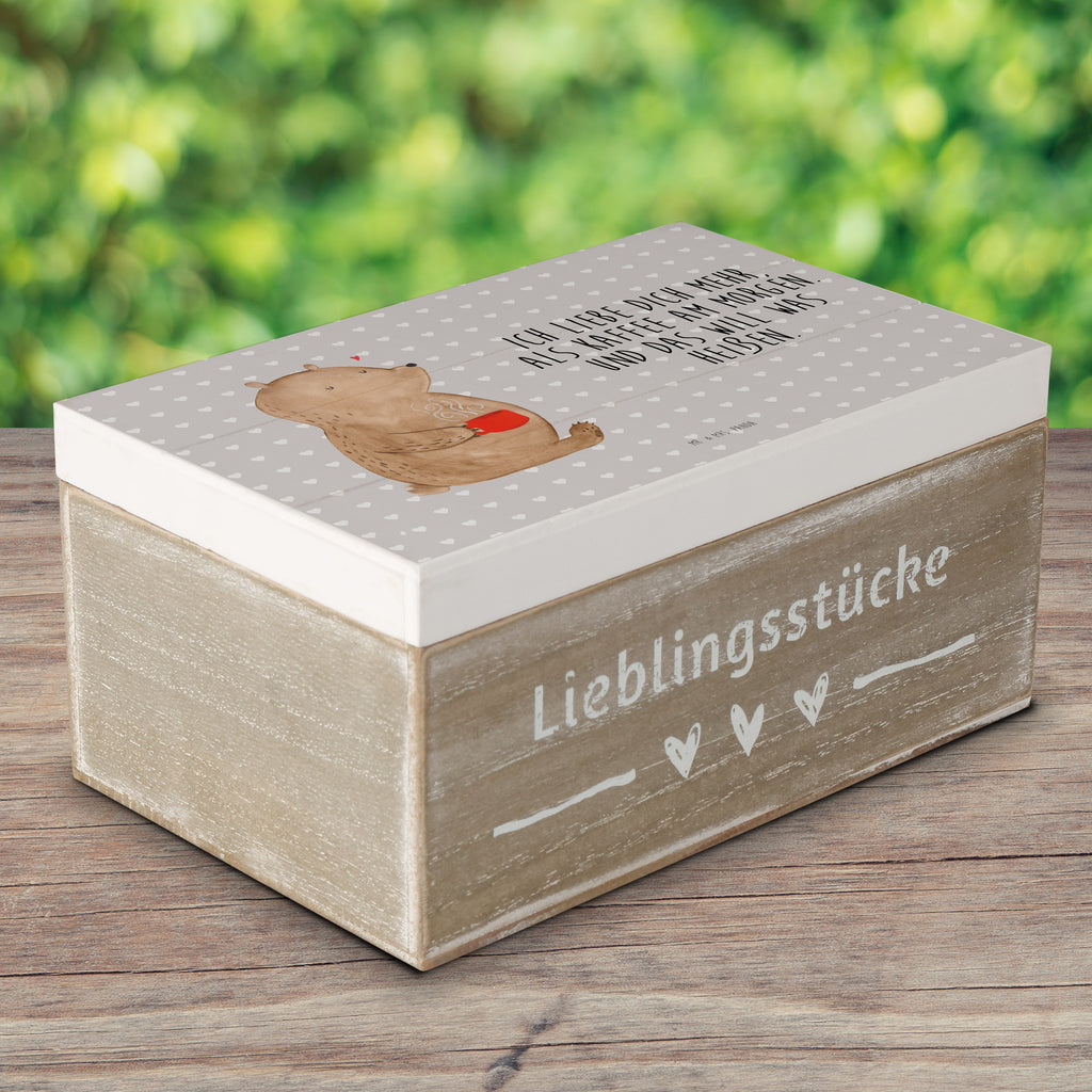 Holzkiste Bär Morgenkaffee Holzkiste, Kiste, Schatzkiste, Truhe, Schatulle, XXL, Erinnerungsbox, Erinnerungskiste, Dekokiste, Aufbewahrungsbox, Liebe, Partner, Freund, Freundin, Ehemann, Ehefrau, Heiraten, Verlobung, Heiratsantrag, Liebesgeschenk, Jahrestag, Hocheitstag, Valentinstag, Geschenk für Frauen, Hochzeitstag, Mitbringsel, Geschenk für Freundin, Geschenk für Partner, Liebesbeweis, für Männer, für Ehemann