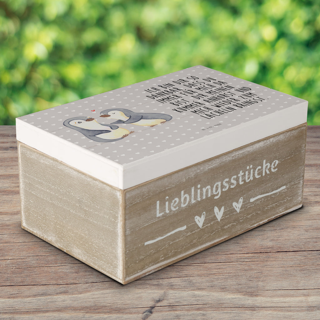 Holzkiste Pinguine trösten Holzkiste, Kiste, Schatzkiste, Truhe, Schatulle, XXL, Erinnerungsbox, Erinnerungskiste, Dekokiste, Aufbewahrungsbox, Liebe, Partner, Freund, Freundin, Ehemann, Ehefrau, Heiraten, Verlobung, Heiratsantrag, Liebesgeschenk, Jahrestag, Hocheitstag, Valentinstag, Geschenk für Frauen, Hochzeitstag, Mitbringsel, Geschenk für Freundin, Geschenk für Partner, Liebesbeweis, für Männer, für Ehemann