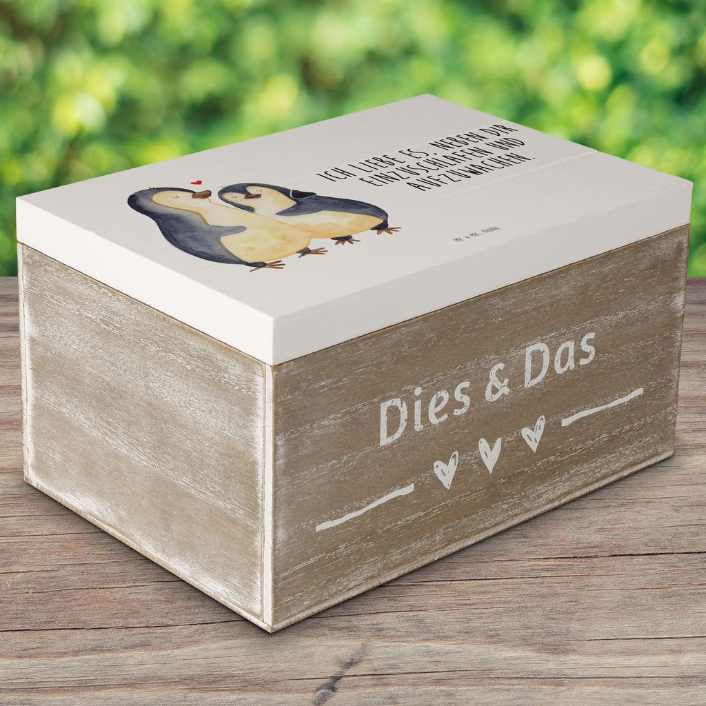 Holzkiste Pinguine Einschlafen Holzkiste, Kiste, Schatzkiste, Truhe, Schatulle, XXL, Erinnerungsbox, Erinnerungskiste, Dekokiste, Aufbewahrungsbox, Liebe, Partner, Freund, Freundin, Ehemann, Ehefrau, Heiraten, Verlobung, Heiratsantrag, Liebesgeschenk, Jahrestag, Hocheitstag, Valentinstag, Geschenk für Frauen, Hochzeitstag, Mitbringsel, Geschenk für Freundin, Geschenk für Partner, Liebesbeweis, für Männer, für Ehemann