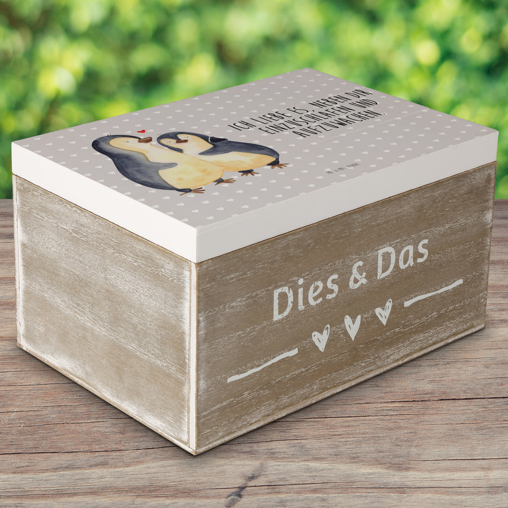 Holzkiste Pinguine Einschlafen Holzkiste, Kiste, Schatzkiste, Truhe, Schatulle, XXL, Erinnerungsbox, Erinnerungskiste, Dekokiste, Aufbewahrungsbox, Liebe, Partner, Freund, Freundin, Ehemann, Ehefrau, Heiraten, Verlobung, Heiratsantrag, Liebesgeschenk, Jahrestag, Hocheitstag, Valentinstag, Geschenk für Frauen, Hochzeitstag, Mitbringsel, Geschenk für Freundin, Geschenk für Partner, Liebesbeweis, für Männer, für Ehemann