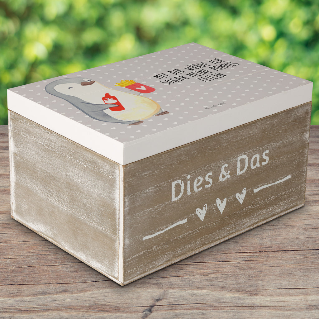 Holzkiste Pinguin Pommes Valentinstag, Geschenk für Frauen, Liebesgeschenk, Jahrestag, Hochzeitstag, Mitbringsel, Geschenk für Freundin, Geschenk für Partner, Freund, Liebesbeweis, für Männer, für Ehemann Holzkiste, Kiste, Schatzkiste, Truhe, Schatulle, XXL,  Erinnerungsbox, Erinnerungskiste, Dekokiste, Aufbewahrungsbox  Liebe,  Partner, Freund, Freundin, Ehemann, Ehefrau, Heiraten, Verlobung, Heiratsantrag, Liebesgeschenk, Jahrestag, Hocheitstag