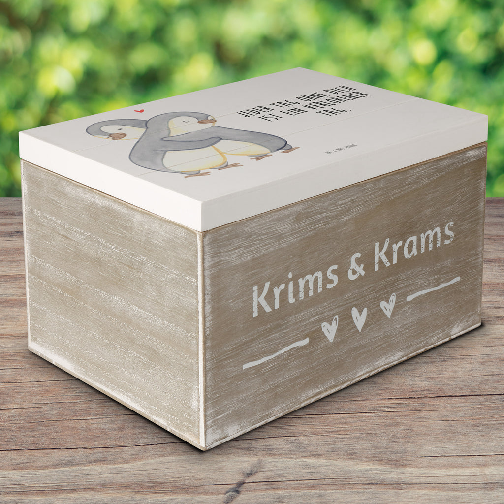 Holzkiste Pinguine Kuscheln Valentinstag, Geschenk für Frauen, Liebesgeschenk, Jahrestag, Hochzeitstag, Mitbringsel, Geschenk für Freundin, Geschenk für Partner, Freund, Liebesbeweis, für Männer, für Ehemann Holzkiste, Kiste, Schatzkiste, Truhe, Schatulle, XXL,  Erinnerungsbox, Erinnerungskiste, Dekokiste, Aufbewahrungsbox  Liebe,  Partner, Freund, Freundin, Ehemann, Ehefrau, Heiraten, Verlobung, Heiratsantrag, Liebesgeschenk, Jahrestag, Hocheitstag