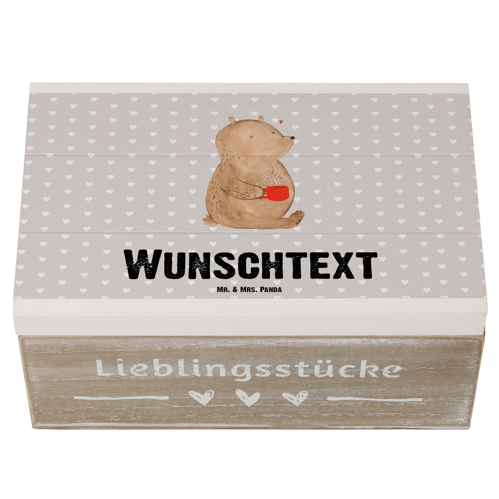 Personalisierte Holzkiste Bär Morgenkaffee Holzkiste mit Namen, Kiste mit Namen, Schatzkiste mit Namen, Truhe mit Namen, Schatulle mit Namen, Erinnerungsbox mit Namen, Erinnerungskiste, mit Namen, Dekokiste mit Namen, Aufbewahrungsbox mit Namen, Holzkiste Personalisiert, Kiste Personalisiert, Schatzkiste Personalisiert, Truhe Personalisiert, Schatulle Personalisiert, Erinnerungsbox Personalisiert, Erinnerungskiste Personalisiert, Dekokiste Personalisiert, Aufbewahrungsbox Personalisiert, Liebe, Partner, Freund, Freundin, Ehemann, Ehefrau, Heiraten, Verlobung, Heiratsantrag, Liebesgeschenk, Jahrestag, Hocheitstag, Valentinstag, Geschenk für Frauen, Hochzeitstag, Mitbringsel, Geschenk für Freundin, Geschenk für Partner, Liebesbeweis, für Männer, für Ehemann