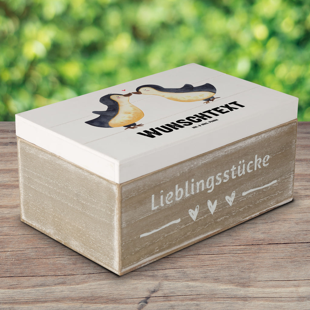 Personalisierte Holzkiste Pinguine Kuss Holzkiste mit Namen, Kiste mit Namen, Schatzkiste mit Namen, Truhe mit Namen, Schatulle mit Namen, Erinnerungsbox mit Namen, Erinnerungskiste, mit Namen, Dekokiste mit Namen, Aufbewahrungsbox mit Namen, Holzkiste Personalisiert, Kiste Personalisiert, Schatzkiste Personalisiert, Truhe Personalisiert, Schatulle Personalisiert, Erinnerungsbox Personalisiert, Erinnerungskiste Personalisiert, Dekokiste Personalisiert, Aufbewahrungsbox Personalisiert, Liebe, Partner, Freund, Freundin, Ehemann, Ehefrau, Heiraten, Verlobung, Heiratsantrag, Liebesgeschenk, Jahrestag, Hocheitstag, Valentinstag, Geschenk für Frauen, Hochzeitstag, Mitbringsel, Geschenk für Freundin, Geschenk für Partner, Liebesbeweis, für Männer, für Ehemann