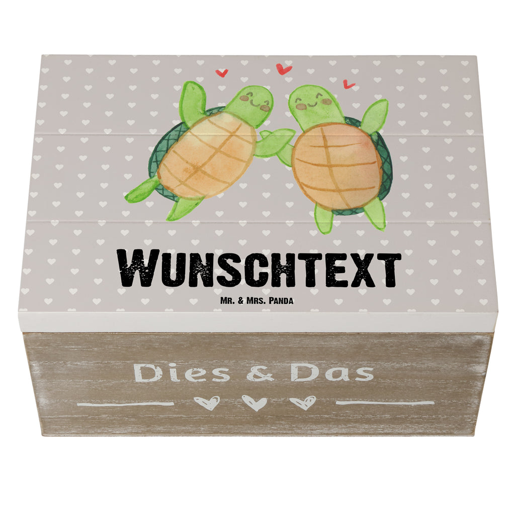 Personalisierte Holzkiste Schildkröten Paar Holzkiste mit Namen, Kiste mit Namen, Schatzkiste mit Namen, Truhe mit Namen, Schatulle mit Namen, Erinnerungsbox mit Namen, Erinnerungskiste, mit Namen, Dekokiste mit Namen, Aufbewahrungsbox mit Namen, Holzkiste Personalisiert, Kiste Personalisiert, Schatzkiste Personalisiert, Truhe Personalisiert, Schatulle Personalisiert, Erinnerungsbox Personalisiert, Erinnerungskiste Personalisiert, Dekokiste Personalisiert, Aufbewahrungsbox Personalisiert, Liebe, Partner, Freund, Freundin, Ehemann, Ehefrau, Heiraten, Verlobung, Heiratsantrag, Liebesgeschenk, Jahrestag, Hocheitstag, Valentinstag, Geschenk für Frauen, Hochzeitstag, Mitbringsel, Geschenk für Freundin, Geschenk für Partner, Liebesbeweis, für Männer, für Ehemann