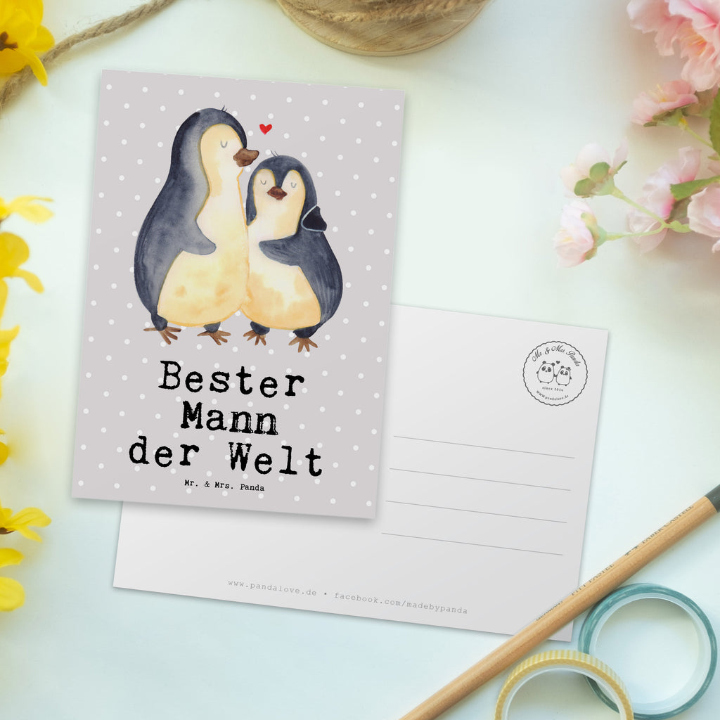 Postkarte Pinguin Bester Mann der Welt Geschenkkarte, Grußkarte, Karte, Einladung, Ansichtskarte, Geburtstagskarte, Einladungskarte, für, Dankeschön, Geschenk, Schenken, Geburtstag, Geburtstagsgeschenk, Geschenkidee, Danke, Bedanken, Mitbringsel, Freude machen, Geschenktipp, Ehemann, Beste, Mann, Partner, Freund, Traummann, Liebling, Ehepartner, Ehe, Gatte, Lebensgefährte, Bräutigam, Kleinigkeit