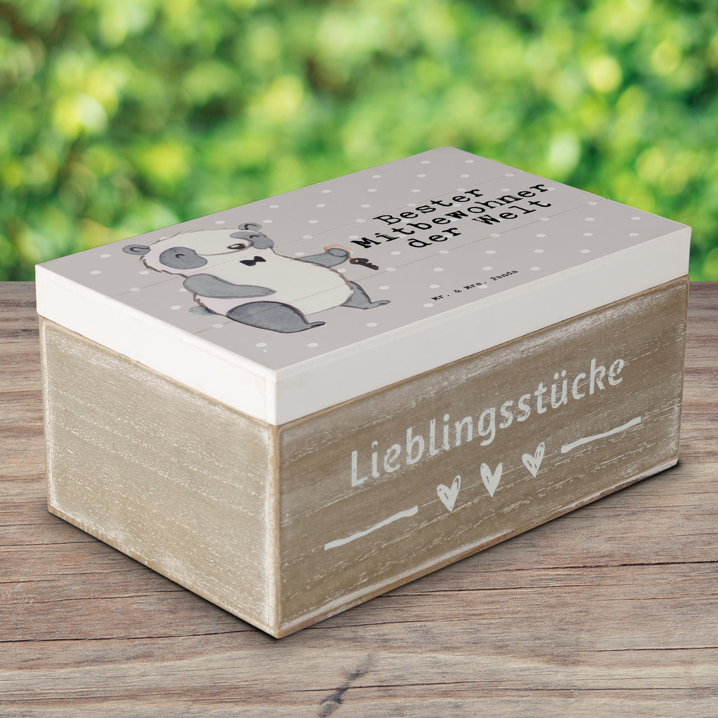 Holzkiste Panda Bester Mitbewohner der Welt Mitbewohner, WG, Zimmernachbar, Wohngemeinschaft, WG-Bewohner, Zimmerkollege, Zimmergenosse, Stubenkamerad Holzkiste, Kiste, Schatzkiste, Truhe, Schatulle, XXL,  Erinnerungsbox, Erinnerungskiste, Dekokiste, Aufbewahrungsbox  für, Dankeschön, Geschenk, Schenken, Geburtstag, Geburtstagsgeschenk, Geschenkidee, Danke, Bedanken, Mitbringsel, Freude machen, Geschenktipp