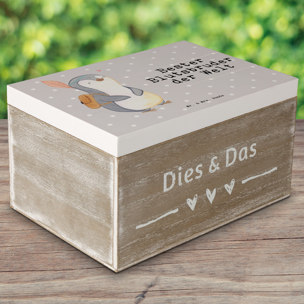 Holzkiste Pinguin Bester Blutsbruder der Welt Holzkiste, Kiste, Schatzkiste, Truhe, Schatulle, XXL, Erinnerungsbox, Erinnerungskiste, Dekokiste, Aufbewahrungsbox, für, Dankeschön, Geschenk, Schenken, Geburtstag, Geburtstagsgeschenk, Geschenkidee, Danke, Bedanken, Mitbringsel, Freude machen, Geschenktipp, Blutsbruder, Blutsgeschwister, Freund, Brüder, Geschwister, Bruderherz, Brother, Familie, Kleinigkeit, Bester, Sido