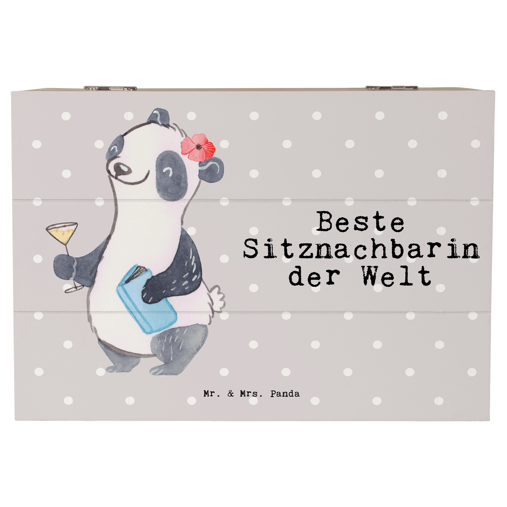 Holzkiste Panda Beste Sitznachbarin der Welt Sitznachbarin, Stuhlnachbar, Mitschülerin, Nachbarin, Uni, Universität, Seminar, Kommilitone, Tischnachbar, Schule, Mitstudentin, Hochschule, Beste Sitznachbarin der Welt, Weltbeste Sitznachbarin Holzkiste, Kiste, Schatzkiste, Truhe, Schatulle, XXL,  Erinnerungsbox, Erinnerungskiste, Dekokiste, Aufbewahrungsbox  für, Dankeschön, Geschenk, Schenken, Geburtstag, Geburtstagsgeschenk, Geschenkidee, Danke, Bedanken, Mitbringsel, Freude machen, Geschenktipp