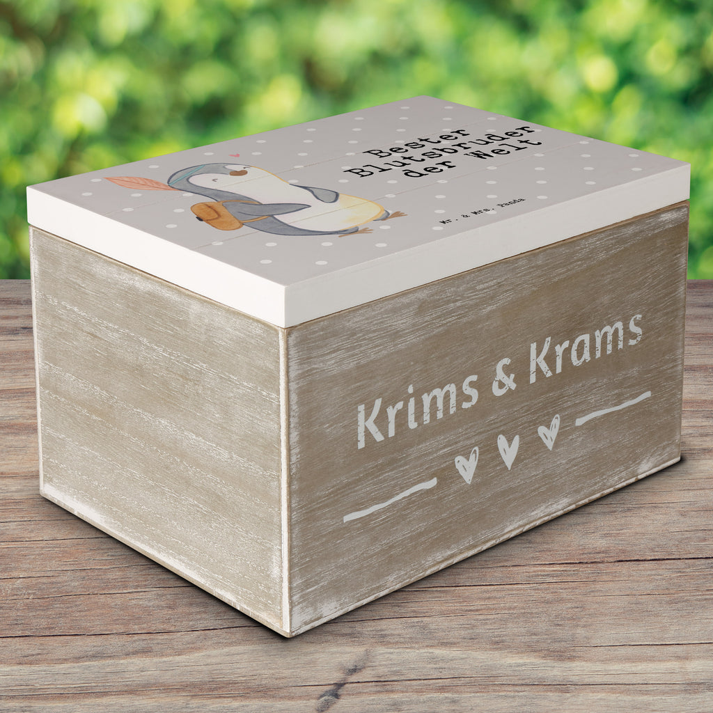 Holzkiste Pinguin Bester Blutsbruder der Welt Holzkiste, Kiste, Schatzkiste, Truhe, Schatulle, XXL, Erinnerungsbox, Erinnerungskiste, Dekokiste, Aufbewahrungsbox, für, Dankeschön, Geschenk, Schenken, Geburtstag, Geburtstagsgeschenk, Geschenkidee, Danke, Bedanken, Mitbringsel, Freude machen, Geschenktipp, Blutsbruder, Blutsgeschwister, Freund, Brüder, Geschwister, Bruderherz, Brother, Familie, Kleinigkeit, Bester, Sido