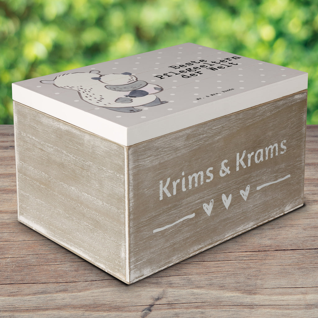 Holzkiste Panda Beste Pflegeeltern der Welt Pflegeeltern, Pflegekind, Adoption, Eltern, Mama, Papa, Mami, Papi, Familie, Dankeschön, Elternpaar, Mama und Papa,  Holzkiste, Kiste, Schatzkiste, Truhe, Schatulle, XXL,  Erinnerungsbox, Erinnerungskiste, Dekokiste, Aufbewahrungsbox  für, Dankeschön, Geschenk, Schenken, Geburtstag, Geburtstagsgeschenk, Geschenkidee, Danke, Bedanken, Mitbringsel, Freude machen, Geschenktipp