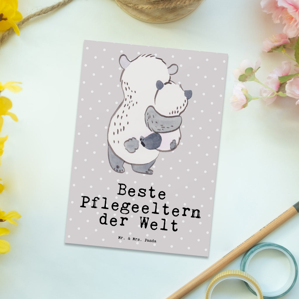 Postkarte Panda Beste Pflegeeltern der Welt Geschenkkarte, Grußkarte, Karte, Einladung, Ansichtskarte, Geburtstagskarte, Einladungskarte, für, Dankeschön, Geschenk, Schenken, Geburtstag, Geburtstagsgeschenk, Geschenkidee, Danke, Bedanken, Mitbringsel, Freude machen, Geschenktipp, Pflegeeltern, Pflegekind, Adoption, Eltern, Mama, Papa, Mami, Papi, Familie, Elternpaar, Mama und Papa
