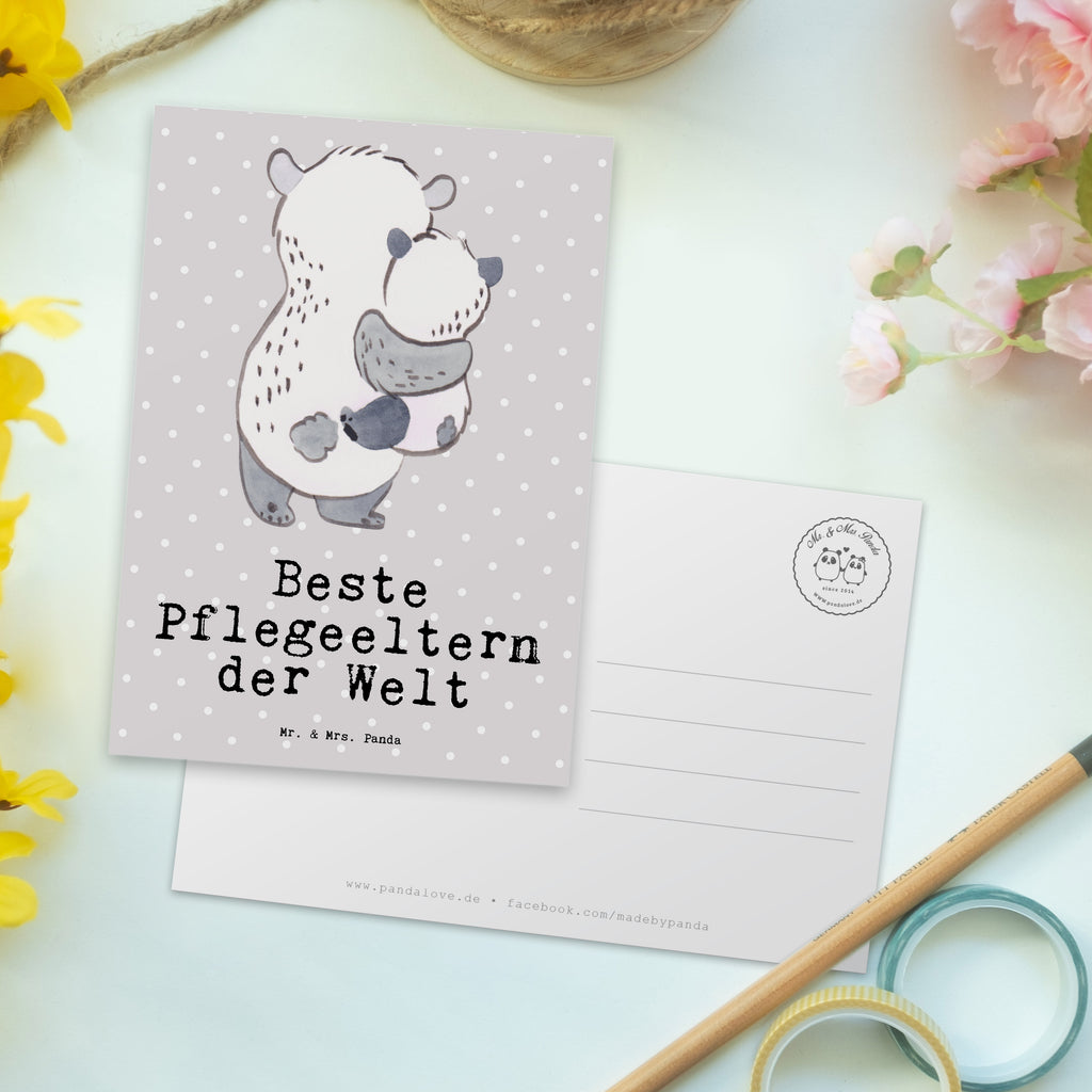 Postkarte Panda Beste Pflegeeltern der Welt Geschenkkarte, Grußkarte, Karte, Einladung, Ansichtskarte, Geburtstagskarte, Einladungskarte, für, Dankeschön, Geschenk, Schenken, Geburtstag, Geburtstagsgeschenk, Geschenkidee, Danke, Bedanken, Mitbringsel, Freude machen, Geschenktipp, Pflegeeltern, Pflegekind, Adoption, Eltern, Mama, Papa, Mami, Papi, Familie, Elternpaar, Mama und Papa