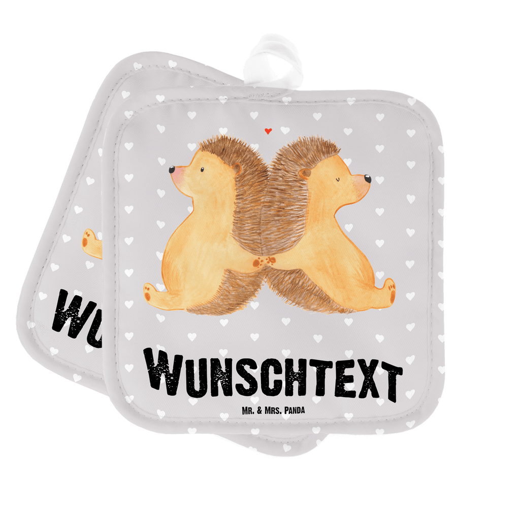 Personalisierte Topflappen Igel händchenhaltend Topflappen personalisiert, Personalisierte Topfuntersetzer, Personalisierter Ofenhandschuh, Topflappen Set personalisiert, Topflappen mit Namen, Namensaufdruck, Liebe, Partner, Freund, Freundin, Ehemann, Ehefrau, Heiraten, Verlobung, Heiratsantrag, Liebesgeschenk, Jahrestag, Hocheitstag, Igel, Igelliebe, Hand in Hand, Liebesbeweis, große Liebe, Liebesbotschaft, Hochzeit, Lieblingsmensch, Gemeinsamkeit, Love, Geschenk für zwei
