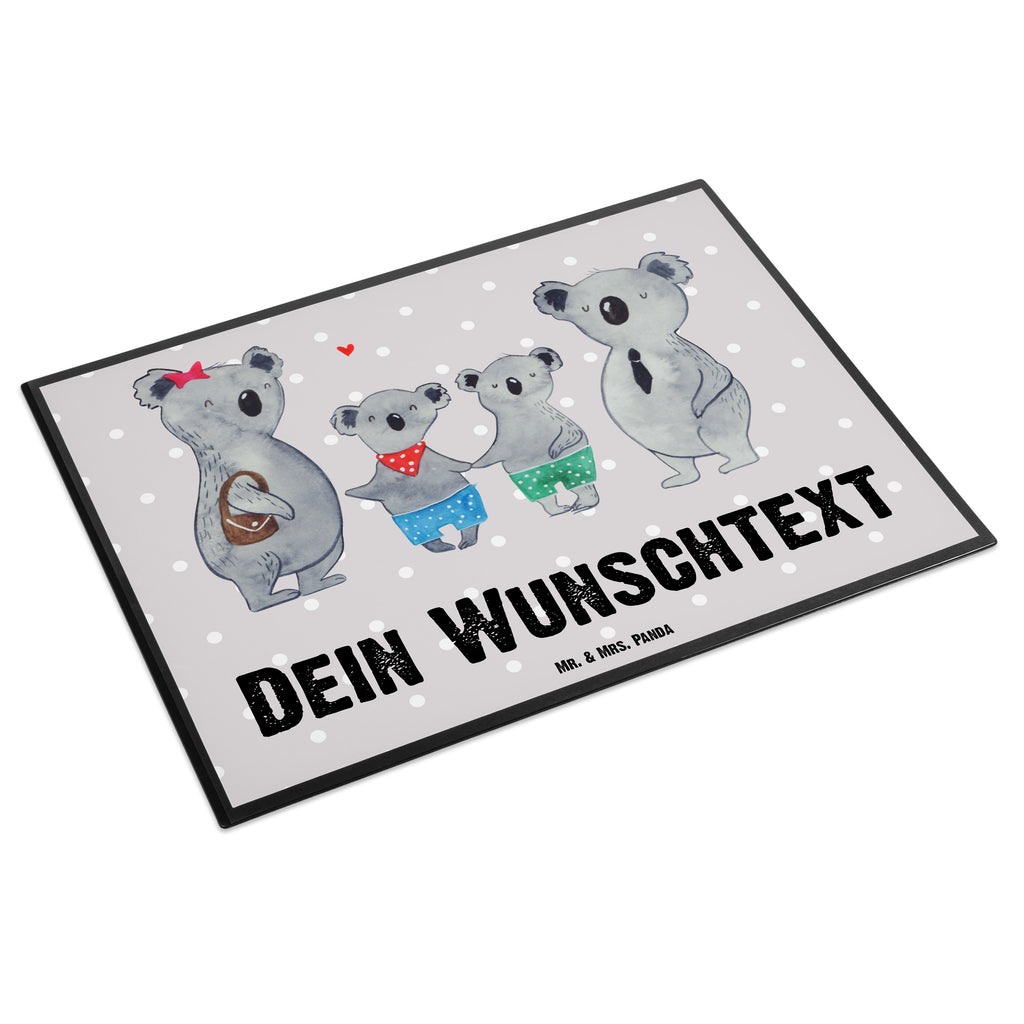 Personalisierte Schreibtischunterlage Koala Familie zwei Personalisierte Schreibunterlage, Personalisierte Schreibtischauflage, Personalisierte Schreibtisch Unterlagen, Schreibunterlage mit Namen, Schreibtischauflage  mit Namen, Schreibtisch Unterlagen mit Namen, Selbst gestalten, Namensaufdruck, Namenspersonalisierung, Familie, Vatertag, Muttertag, Bruder, Schwester, Mama, Papa, Oma, Opa, Koala, Koalabär, beste Familie, Familienzeit, Familienleben, Koalafamilie, Lieblingsfamilie