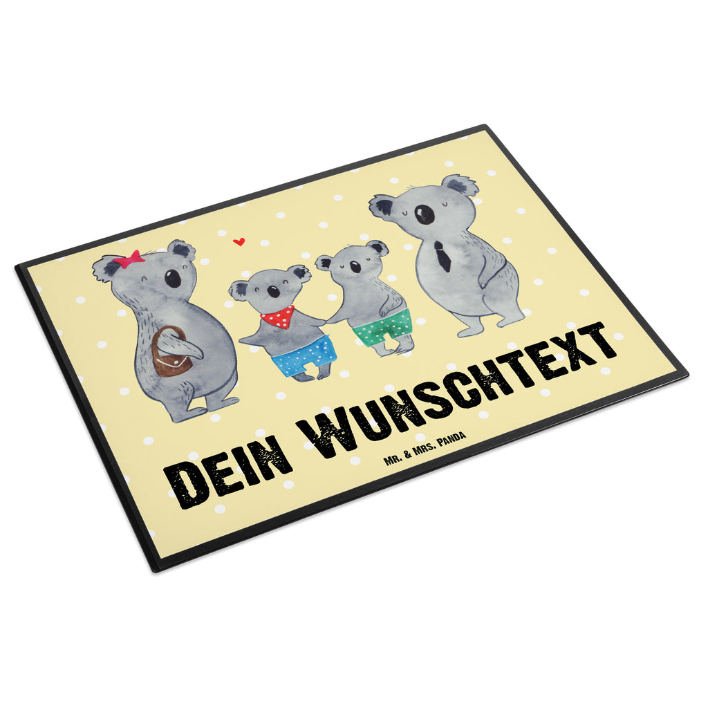 Personalisierte Schreibtischunterlage Koala Familie zwei Personalisierte Schreibunterlage, Personalisierte Schreibtischauflage, Personalisierte Schreibtisch Unterlagen, Schreibunterlage mit Namen, Schreibtischauflage  mit Namen, Schreibtisch Unterlagen mit Namen, Selbst gestalten, Namensaufdruck, Namenspersonalisierung, Familie, Vatertag, Muttertag, Bruder, Schwester, Mama, Papa, Oma, Opa, Koala, Koalabär, beste Familie, Familienzeit, Familienleben, Koalafamilie, Lieblingsfamilie