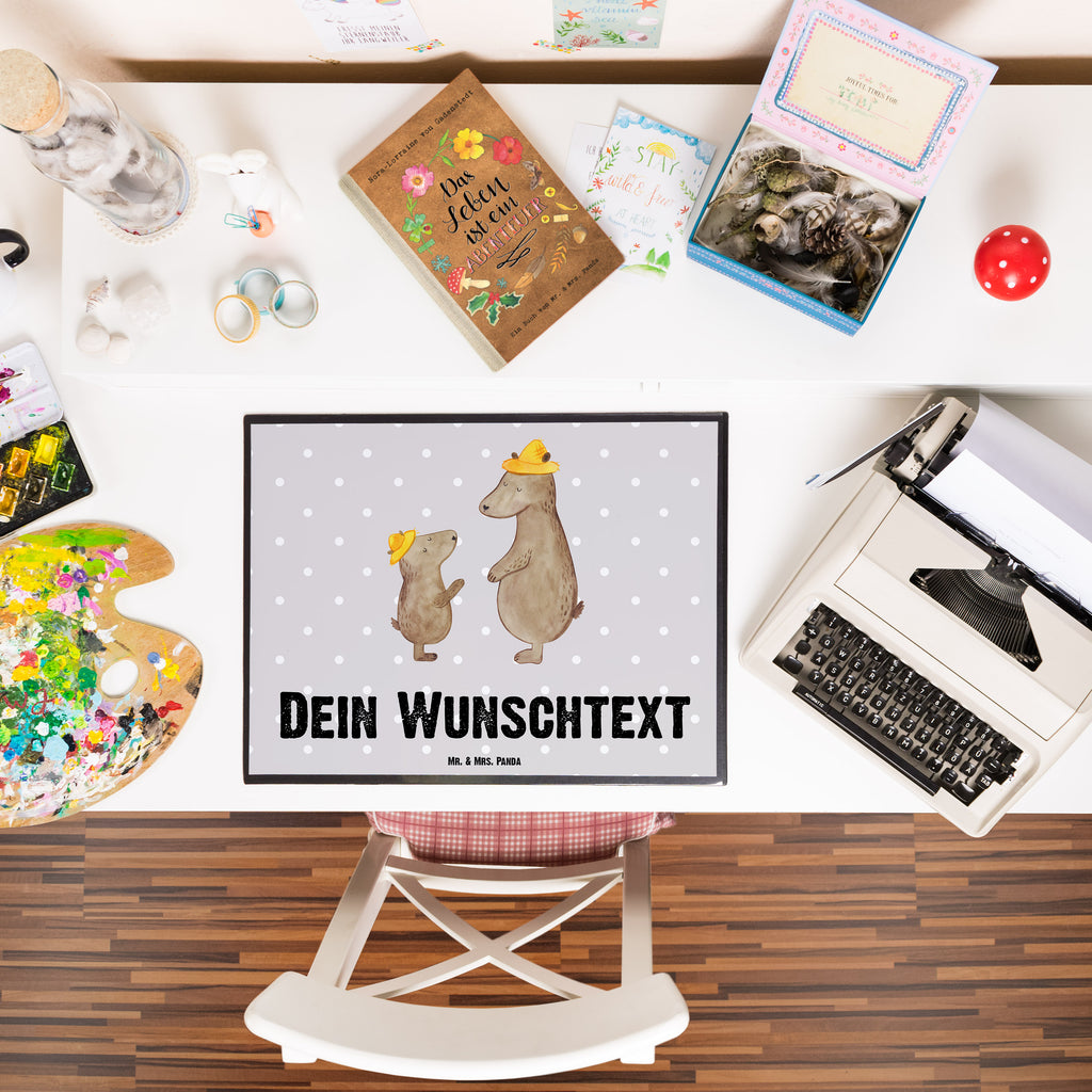 Personalisierte Schreibtischunterlage Bären mit Hut Personalisierte Schreibunterlage, Personalisierte Schreibtischauflage, Personalisierte Schreibtisch Unterlagen, Schreibunterlage mit Namen, Schreibtischauflage  mit Namen, Schreibtisch Unterlagen mit Namen, Selbst gestalten, Namensaufdruck, Namenspersonalisierung, Familie, Vatertag, Muttertag, Bruder, Schwester, Mama, Papa, Oma, Opa, Bär, Bären, Vater, Papi, Paps, Dad, Daddy, Lieblingsmensch, Sohn, Söhne, Kind, Kinder, Vater-Sohn, Family, Vorbild