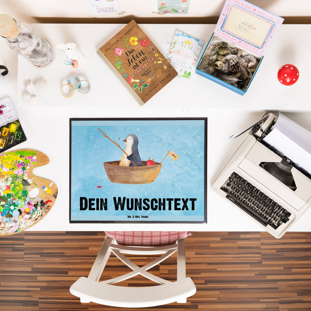 Personalisierte Schreibtischunterlage Pinguin Angelboot Personalisierte Schreibunterlage, Personalisierte Schreibtischauflage, Personalisierte Schreibtisch Unterlagen, Schreibunterlage mit Namen, Schreibtischauflage  mit Namen, Schreibtisch Unterlagen mit Namen, Selbst gestalten, Namensaufdruck, Namenspersonalisierung, Pinguin, Pinguine, Angeln, Boot, Angelboot, Lebenslust, Leben, genießen, Motivation, Neustart, Neuanfang, Trennung, Scheidung, Geschenkidee Liebeskummer