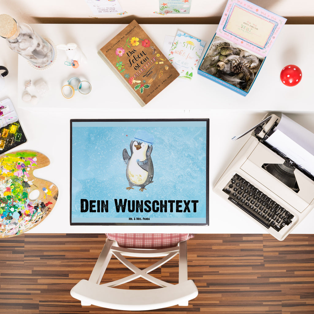 Personalisierte Schreibtischunterlage Pinguin duscht Personalisierte Schreibunterlage, Personalisierte Schreibtischauflage, Personalisierte Schreibtisch Unterlagen, Schreibunterlage mit Namen, Schreibtischauflage  mit Namen, Schreibtisch Unterlagen mit Namen, Selbst gestalten, Namensaufdruck, Namenspersonalisierung, Pinguin, Pinguine, Dusche, duschen, Lebensmotto, Motivation, Neustart, Neuanfang, glücklich sein