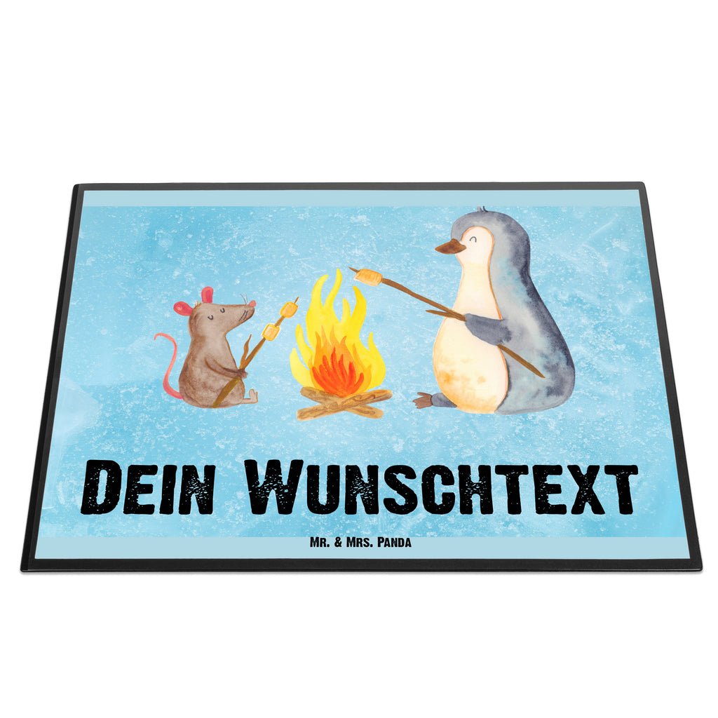 Personalisierte Schreibtischunterlage Pinguin Lagerfeuer Personalisierte Schreibunterlage, Personalisierte Schreibtischauflage, Personalisierte Schreibtisch Unterlagen, Schreibunterlage mit Namen, Schreibtischauflage  mit Namen, Schreibtisch Unterlagen mit Namen, Selbst gestalten, Namensaufdruck, Namenspersonalisierung, Pinguin, Maus, Pinguine, Lagerfeuer, Leben, Arbeit, Job, Motivation, Büro, Büroalltag, Lebensspruch, Lebensmotivation, Neustart, Liebe, grillen, Feuer, Marshmallows