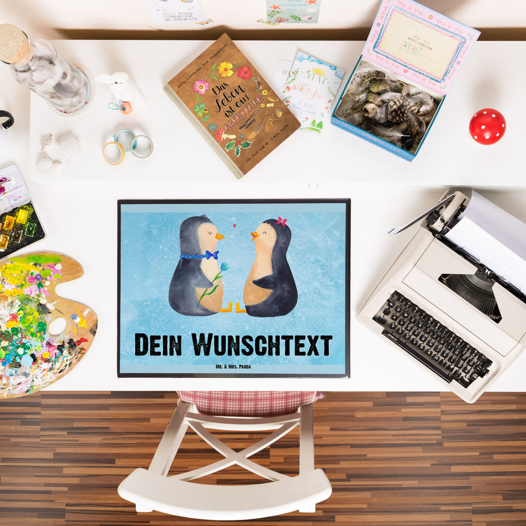 Personalisierte Schreibtischunterlage Pinguin Pärchen Personalisierte Schreibunterlage, Personalisierte Schreibtischauflage, Personalisierte Schreibtisch Unterlagen, Schreibunterlage mit Namen, Schreibtischauflage  mit Namen, Schreibtisch Unterlagen mit Namen, Selbst gestalten, Namensaufdruck, Namenspersonalisierung, Pinguin, Pinguine, Liebe, Liebespaar, Liebesbeweis, Liebesgeschenk, Verlobung, Jahrestag, Hochzeitstag, Hochzeit, Hochzeitsgeschenk, große Liebe, Traumpaar
