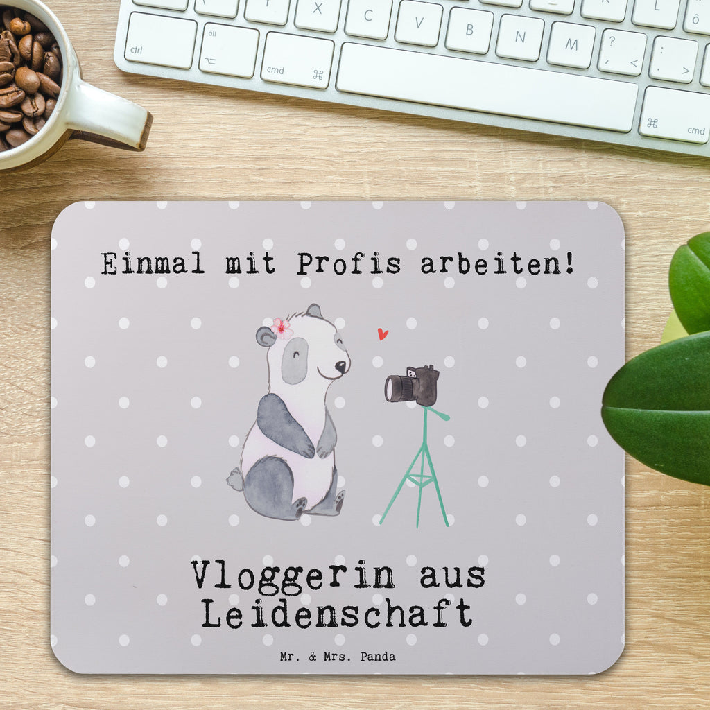 Mauspad Vloggerin aus Leidenschaft Mousepad, Computer zubehör, Büroausstattung, PC Zubehör, Arbeitszimmer, Mauspad, Einzigartiges Mauspad, Designer Mauspad, Beruf, Ausbildung, Jubiläum, Abschied, Rente, Kollege, Kollegin, Geschenk, Schenken, Arbeitskollege, Mitarbeiter, Firma, Danke, Dankeschön