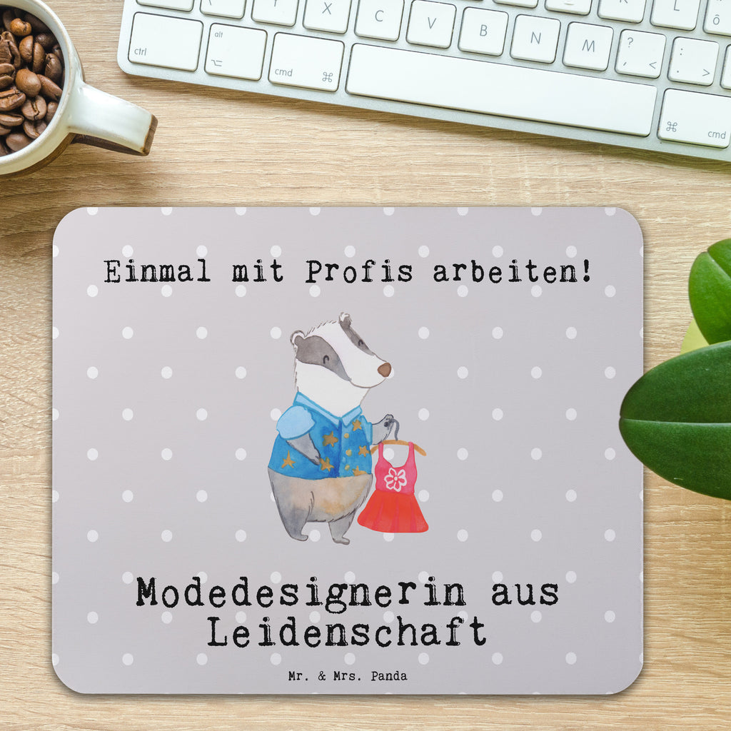 Mauspad Modedesignerin aus Leidenschaft Mousepad, Computer zubehör, Büroausstattung, PC Zubehör, Arbeitszimmer, Mauspad, Einzigartiges Mauspad, Designer Mauspad, Beruf, Ausbildung, Jubiläum, Abschied, Rente, Kollege, Kollegin, Geschenk, Schenken, Arbeitskollege, Mitarbeiter, Firma, Danke, Dankeschön, Modedesignerin, Fashion Designerin, Modeschöpferin