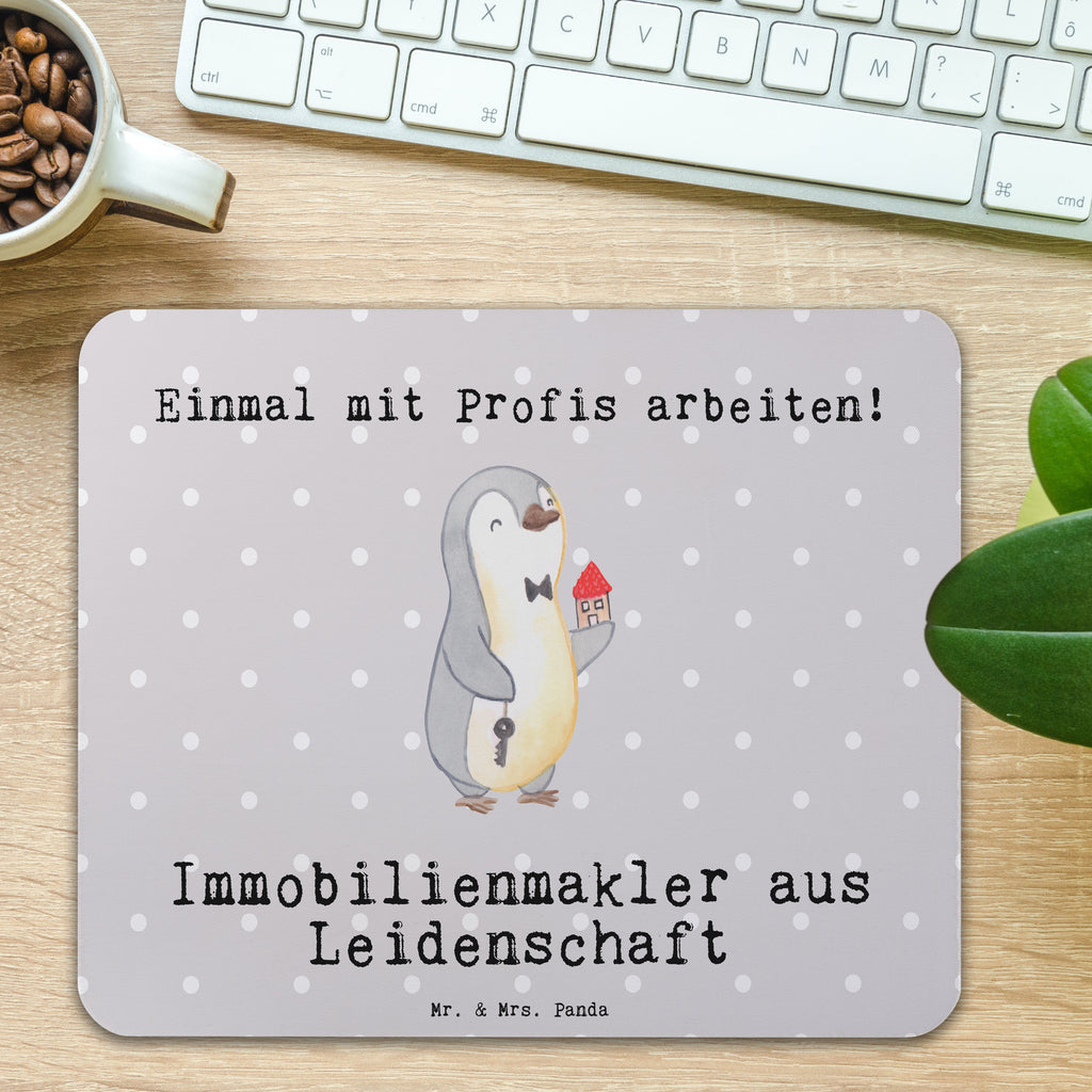 Mauspad Immobilienmakler aus Leidenschaft Mousepad, Computer zubehör, Büroausstattung, PC Zubehör, Arbeitszimmer, Mauspad, Einzigartiges Mauspad, Designer Mauspad, Beruf, Ausbildung, Jubiläum, Abschied, Rente, Kollege, Kollegin, Geschenk, Schenken, Arbeitskollege, Mitarbeiter, Firma, Danke, Dankeschön, Immobilienmakler, Immobilienhändler, Immobilienkaufmann, Immobilienbüro