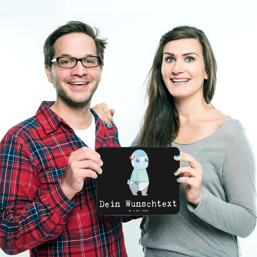 Personalisiertes Mauspad Chirurgin mit Herz Personalisiertes Mousepad, Personalisiertes Mouse Pad, Personalisiertes Mauspad, Mauspad mit Namen, Mousepad mit Namen, Mauspad bedrucken, Mousepad bedrucken, Namensaufdruck, selbst bedrucken, Arbeitszimmer Geschenk, Büro Geschenk, Mouse Pad mit Namen, Selbst bedrucken, Individuelles Mauspad, Einzigartiges Mauspad, Mauspad mit Namen gestalten, Beruf, Ausbildung, Jubiläum, Abschied, Rente, Kollege, Kollegin, Geschenk, Schenken, Arbeitskollege, Mitarbeiter, Firma, Danke, Dankeschön, Chirurgin, Unfallchirurgini, Notfallchirurgin, Krankenhaus, Ärztin, Medizinerin