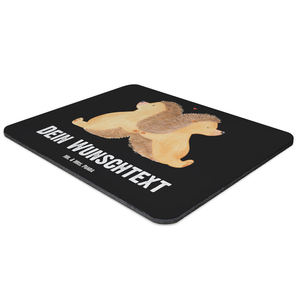 Personalisiertes Mauspad Igel händchenhaltend Personalisiertes Mousepad, Personalisiertes Mouse Pad, Personalisiertes Mauspad, Mauspad mit Namen, Mousepad mit Namen, Mauspad bedrucken, Mousepad bedrucken, Namensaufdruck, selbst bedrucken, Arbeitszimmer Geschenk, Büro Geschenk, Mouse Pad mit Namen, Selbst bedrucken, Individuelles Mauspad, Einzigartiges Mauspad, Mauspad mit Namen gestalten, Liebe, Partner, Freund, Freundin, Ehemann, Ehefrau, Heiraten, Verlobung, Heiratsantrag, Liebesgeschenk, Jahrestag, Hocheitstag, Igel, Igelliebe, Hand in Hand, Liebesbeweis, große Liebe, Liebesbotschaft, Hochzeit, Lieblingsmensch, Gemeinsamkeit, Love, Geschenk für zwei