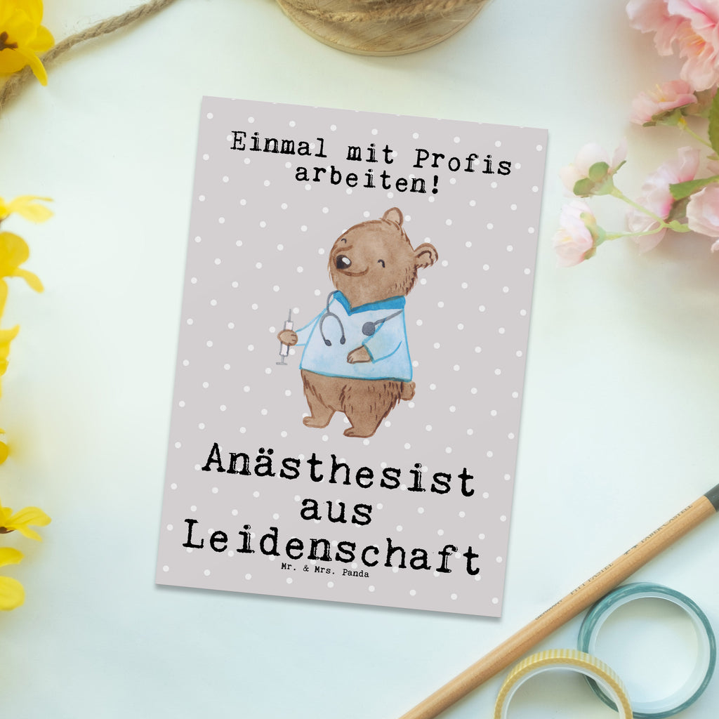 Postkarte Anästhesist aus Leidenschaft Geschenkkarte, Grußkarte, Karte, Einladung, Ansichtskarte, Geburtstagskarte, Einladungskarte, Dankeskarte, Beruf, Ausbildung, Jubiläum, Abschied, Rente, Kollege, Kollegin, Geschenk, Schenken, Arbeitskollege, Mitarbeiter, Firma, Danke, Dankeschön, Anästhesist, Narkosearzt, Anästhesie, Krankenhaus, Studium