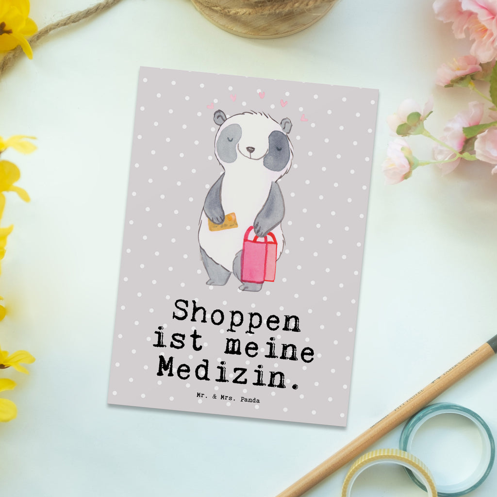 Postkarte Panda Shopping Medizin Geschenkkarte, Grußkarte, Karte, Einladung, Ansichtskarte, Geburtstagskarte, Einladungskarte, Dankeskarte, Geschenk, Sport, Sportart, Hobby, Schenken, Danke, Dankeschön, Auszeichnung, Gewinn, Sportler, Shopping, shoppen, einkaufen