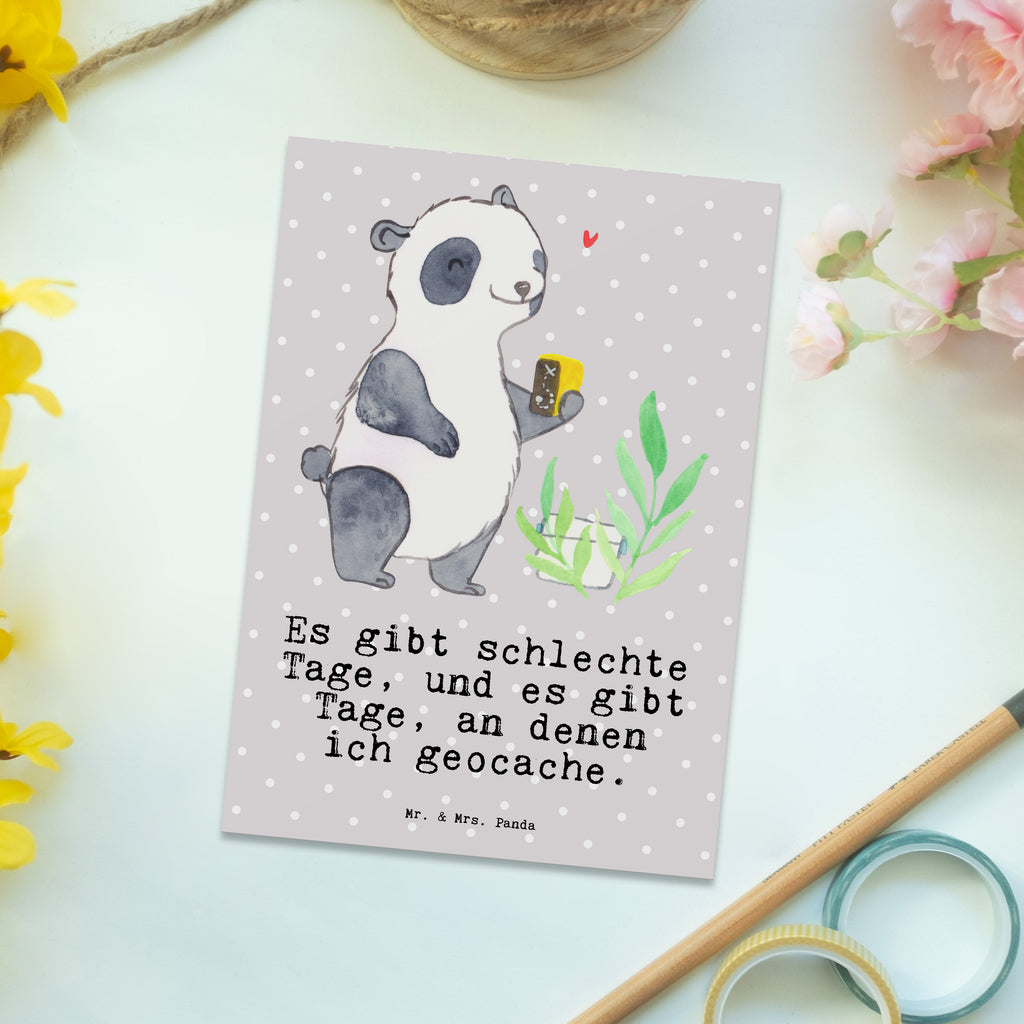 Postkarte Panda Geocaching Tage Geschenkkarte, Grußkarte, Karte, Einladung, Ansichtskarte, Geburtstagskarte, Einladungskarte, Dankeskarte, Geschenk, Sport, Sportart, Hobby, Schenken, Danke, Dankeschön, Auszeichnung, Gewinn, Sportler, Geocaching, Schatzsuchen, GPS Schnitzeljagd, Opencaching