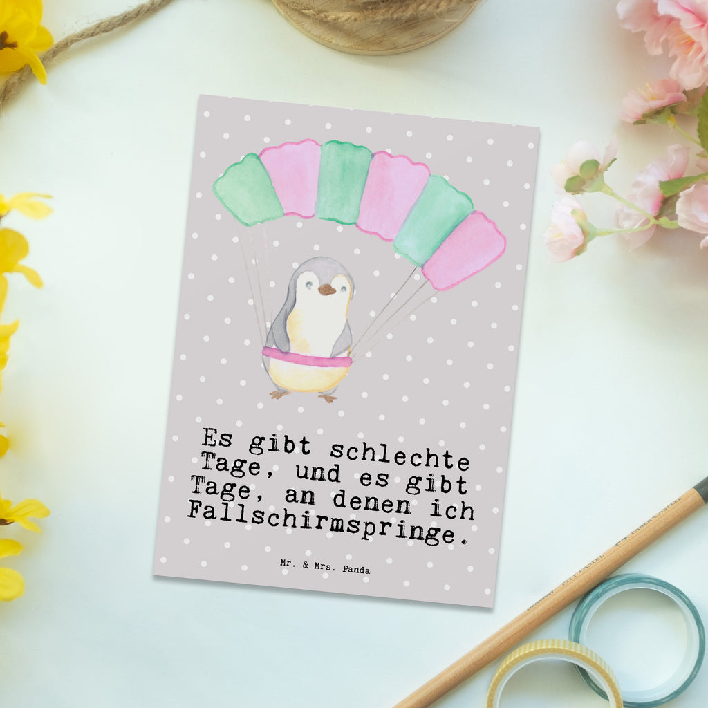 Postkarte Pinguin Fallschirm springen Tage Geschenkkarte, Grußkarte, Karte, Einladung, Ansichtskarte, Geburtstagskarte, Einladungskarte, Dankeskarte, Geschenk, Sport, Sportart, Hobby, Schenken, Danke, Dankeschön, Auszeichnung, Gewinn, Sportler, Fallschirmspringen, Skydive, Fallschirmsprung