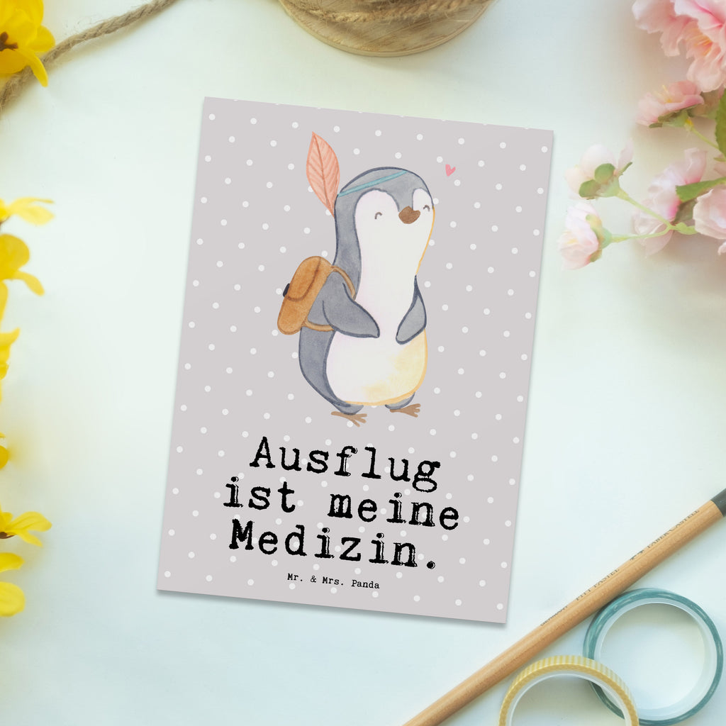 Postkarte Pinguin Ausflug Medizin Geschenkkarte, Grußkarte, Karte, Einladung, Ansichtskarte, Geburtstagskarte, Einladungskarte, Dankeskarte, Geschenk, Sport, Sportart, Hobby, Schenken, Danke, Dankeschön, Auszeichnung, Gewinn, Sportler, Ausflüge machen, reisen, Ausflug, Ausflugsziele