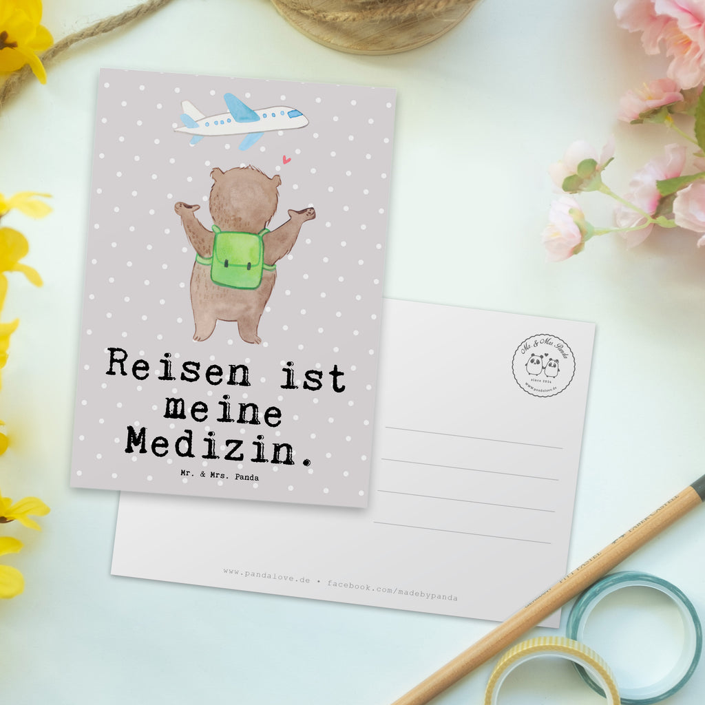 Postkarte Bär Reisen Medizin Geschenkkarte, Grußkarte, Karte, Einladung, Ansichtskarte, Geburtstagskarte, Einladungskarte, Dankeskarte, Geschenk, Sport, Sportart, Hobby, Schenken, Danke, Dankeschön, Auszeichnung, Gewinn, Sportler, Reisen, Weltreise, Urlaub, Urlaube, Auslandsjahr, Austauschjahr, Schüleraustausch, Reisegruppe, Reiseveranstalter, Reisebüro