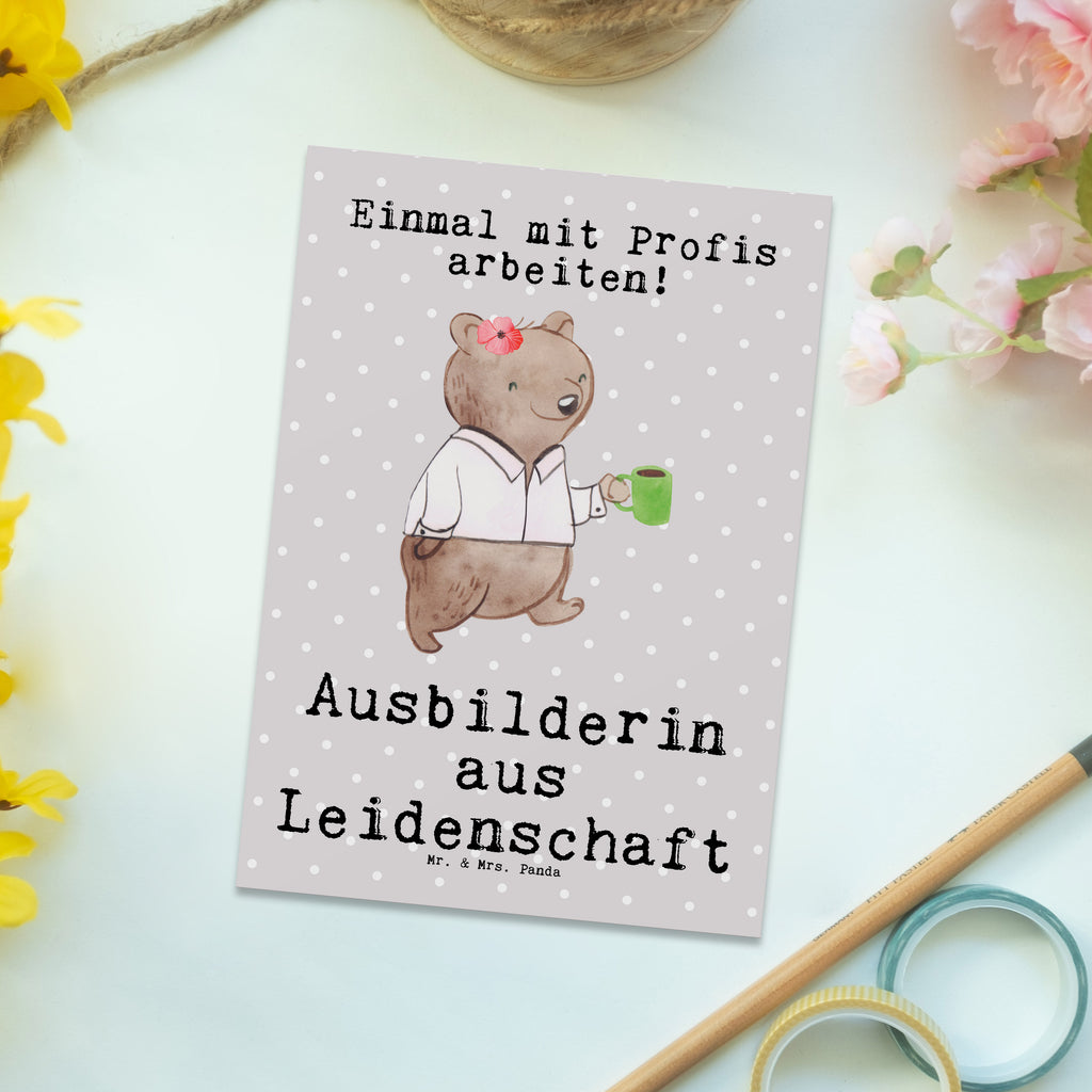 Postkarte Ausbilderin aus Leidenschaft Geschenkkarte, Grußkarte, Karte, Einladung, Ansichtskarte, Geburtstagskarte, Einladungskarte, Beruf, Ausbildung, Jubiläum, Abschied, Rente, Kollege, Kollegin, Geschenk, Schenken, Arbeitskollege, Mitarbeiter, Firma, Danke, Dankeschön, Ausbilderin, Tutorin, Ausbilderprüfung