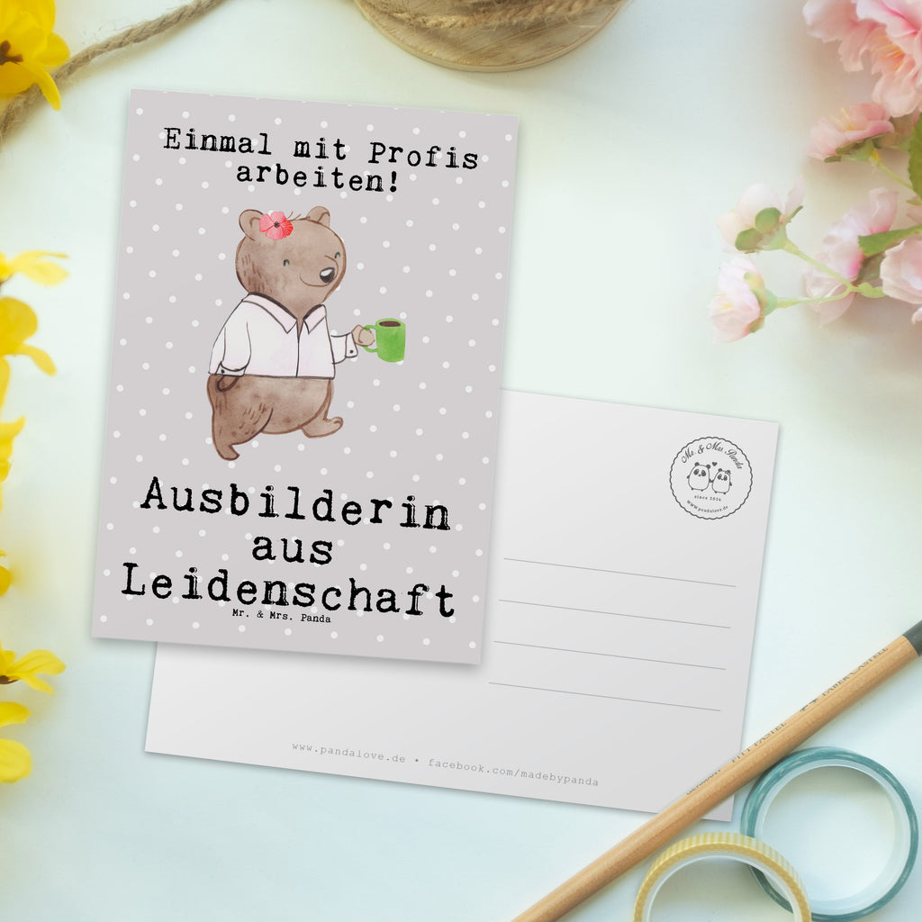 Postkarte Ausbilderin aus Leidenschaft Geschenkkarte, Grußkarte, Karte, Einladung, Ansichtskarte, Geburtstagskarte, Einladungskarte, Beruf, Ausbildung, Jubiläum, Abschied, Rente, Kollege, Kollegin, Geschenk, Schenken, Arbeitskollege, Mitarbeiter, Firma, Danke, Dankeschön, Ausbilderin, Tutorin, Ausbilderprüfung