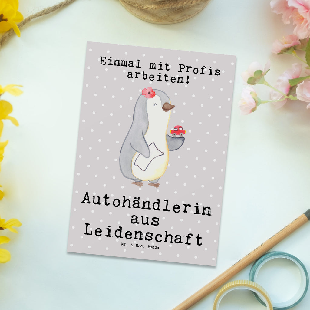 Postkarte Autohändlerin aus Leidenschaft Geschenkkarte, Grußkarte, Karte, Einladung, Ansichtskarte, Geburtstagskarte, Einladungskarte, Beruf, Ausbildung, Jubiläum, Abschied, Rente, Kollege, Kollegin, Geschenk, Schenken, Arbeitskollege, Mitarbeiter, Firma, Danke, Dankeschön, Autohändlerin, Eröffnung Autohaus, Autohandel, Gebrauchtwagenhändlerin, Autoverkäuferin