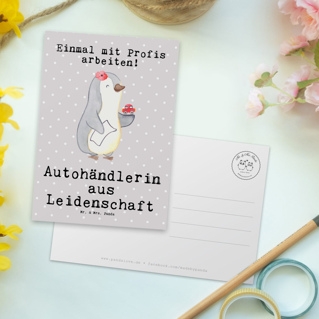 Postkarte Autohändlerin aus Leidenschaft Geschenkkarte, Grußkarte, Karte, Einladung, Ansichtskarte, Geburtstagskarte, Einladungskarte, Beruf, Ausbildung, Jubiläum, Abschied, Rente, Kollege, Kollegin, Geschenk, Schenken, Arbeitskollege, Mitarbeiter, Firma, Danke, Dankeschön, Autohändlerin, Eröffnung Autohaus, Autohandel, Gebrauchtwagenhändlerin, Autoverkäuferin