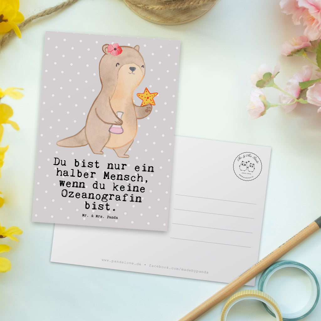 Postkarte Ozeanografin mit Herz Geschenkkarte, Grußkarte, Karte, Einladung, Ansichtskarte, Geburtstagskarte, Einladungskarte, Beruf, Ausbildung, Jubiläum, Abschied, Rente, Kollege, Kollegin, Geschenk, Schenken, Arbeitskollege, Mitarbeiter, Firma, Danke, Dankeschön, Ozeanografin, Meeresbiologe, Meereskundler, Naturwissenschaftler, Meeresforscher, maritime Forschung, Studium
