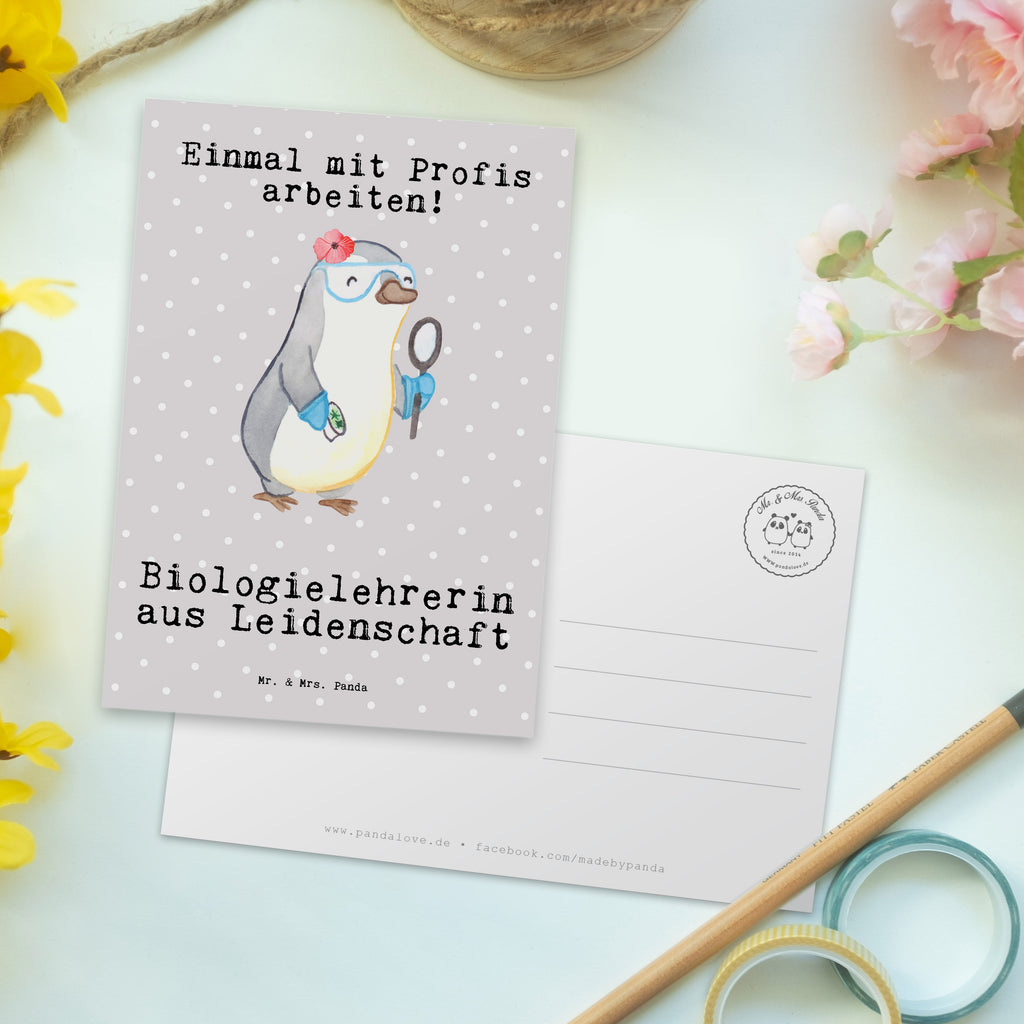 Postkarte Biologielehrerin aus Leidenschaft Geschenkkarte, Grußkarte, Karte, Einladung, Ansichtskarte, Geburtstagskarte, Einladungskarte, Dankeskarte, Beruf, Ausbildung, Jubiläum, Abschied, Rente, Kollege, Kollegin, Geschenk, Schenken, Arbeitskollege, Mitarbeiter, Firma, Danke, Dankeschön, Biologielehrerin, Biolehrerin, Biounterricht, Biologie, Schule, Grundschule