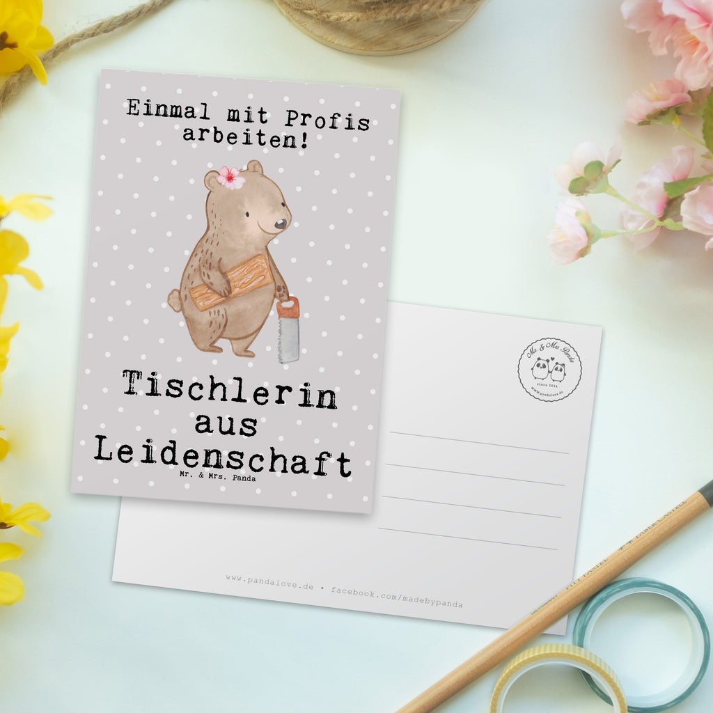 Postkarte Tischlerin aus Leidenschaft Geschenkkarte, Grußkarte, Karte, Einladung, Ansichtskarte, Geburtstagskarte, Einladungskarte, Dankeskarte, Beruf, Ausbildung, Jubiläum, Abschied, Rente, Kollege, Kollegin, Geschenk, Schenken, Arbeitskollege, Mitarbeiter, Firma, Danke, Dankeschön