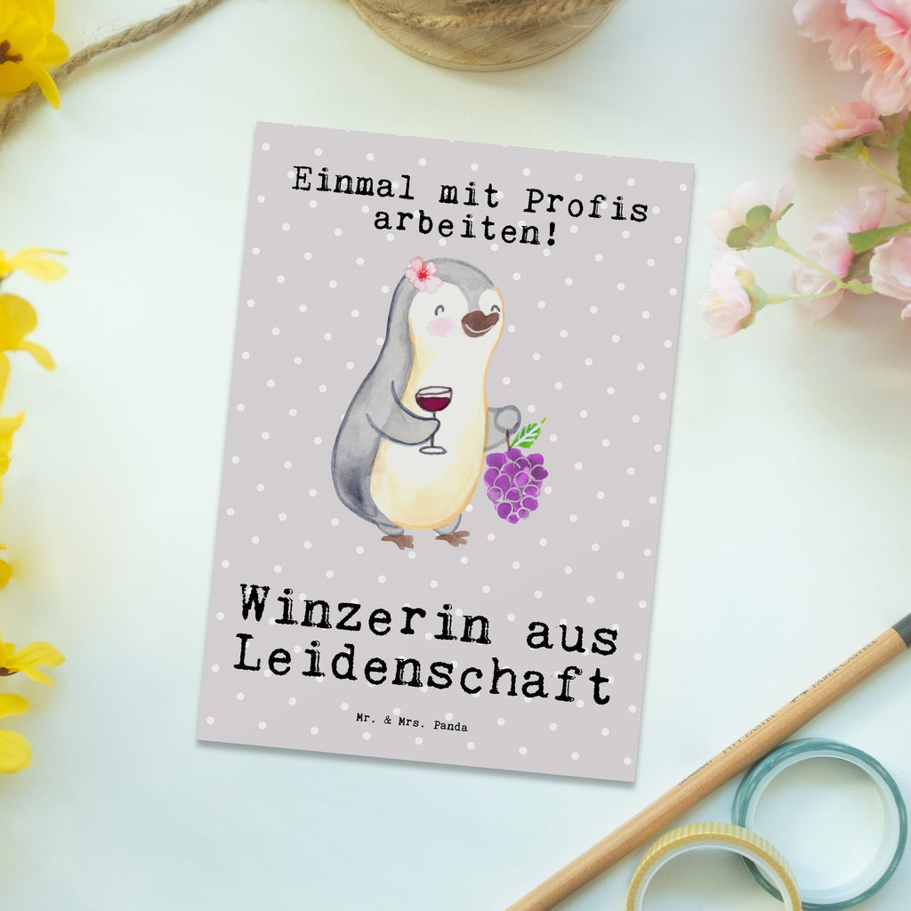 Postkarte Winzerin aus Leidenschaft Geschenkkarte, Grußkarte, Karte, Einladung, Ansichtskarte, Geburtstagskarte, Einladungskarte, Beruf, Ausbildung, Jubiläum, Abschied, Rente, Kollege, Kollegin, Geschenk, Schenken, Arbeitskollege, Mitarbeiter, Firma, Danke, Dankeschön