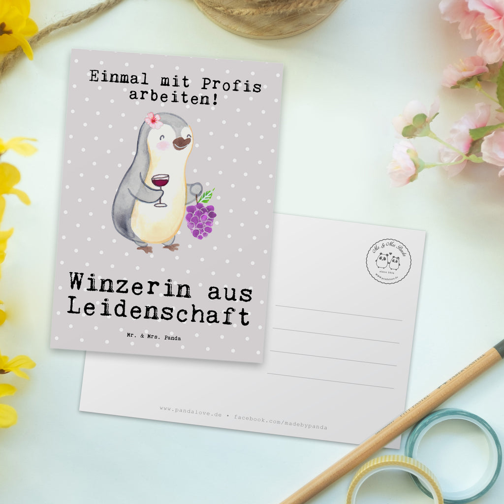 Postkarte Winzerin aus Leidenschaft Geschenkkarte, Grußkarte, Karte, Einladung, Ansichtskarte, Geburtstagskarte, Einladungskarte, Beruf, Ausbildung, Jubiläum, Abschied, Rente, Kollege, Kollegin, Geschenk, Schenken, Arbeitskollege, Mitarbeiter, Firma, Danke, Dankeschön