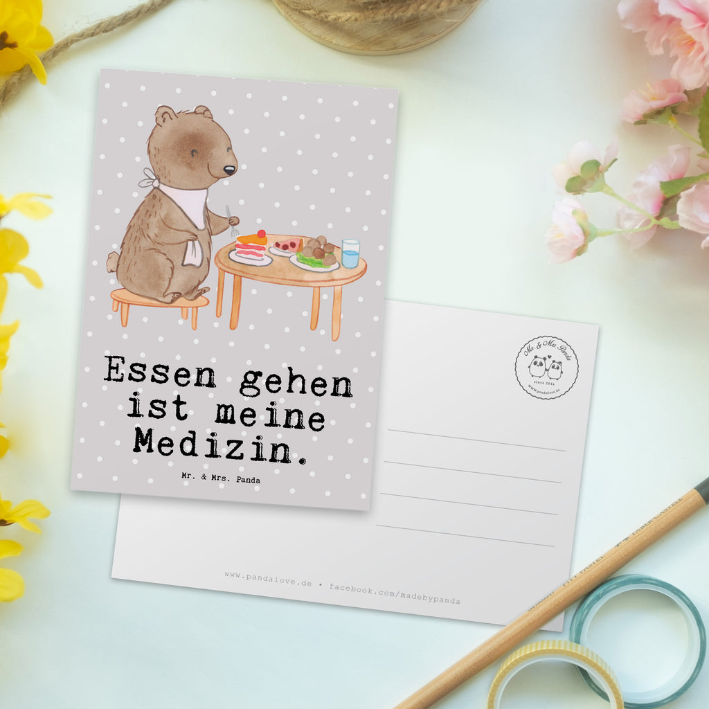 Postkarte Bär Essen gehen Medizin Geschenkkarte, Grußkarte, Karte, Einladung, Ansichtskarte, Geburtstagskarte, Einladungskarte, Dankeskarte, Geschenk, Sport, Sportart, Hobby, Schenken, Danke, Dankeschön, Auszeichnung, Gewinn, Sportler, Essen gehen, Essen, Restaurant, Restaurantbesuch, Köstlichkeiten