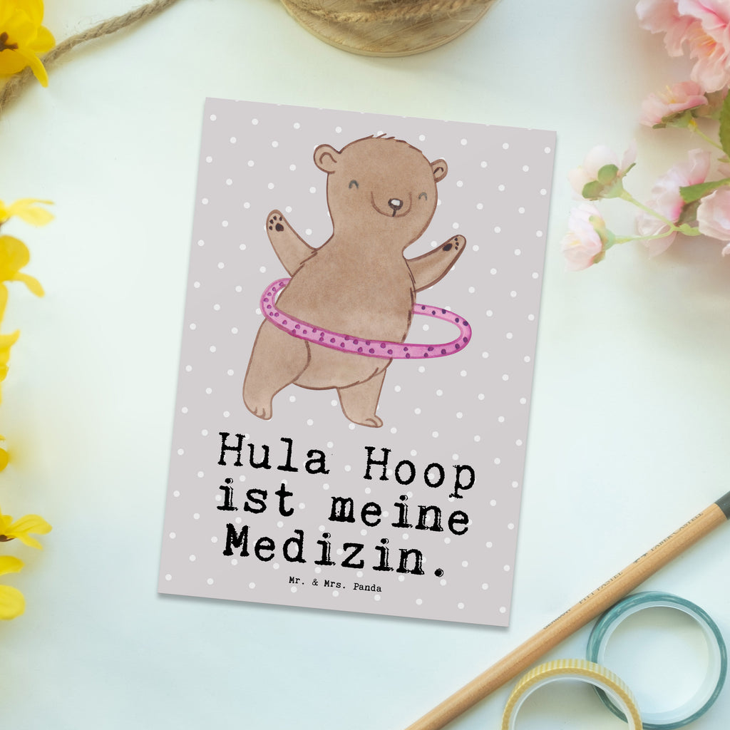 Postkarte Bär Hula Hoop Medizin Geschenkkarte, Grußkarte, Karte, Einladung, Ansichtskarte, Geburtstagskarte, Einladungskarte, Dankeskarte, Geschenk, Sport, Sportart, Hobby, Schenken, Danke, Dankeschön, Auszeichnung, Gewinn, Sportler, Hula Hoop, Fitness, Training