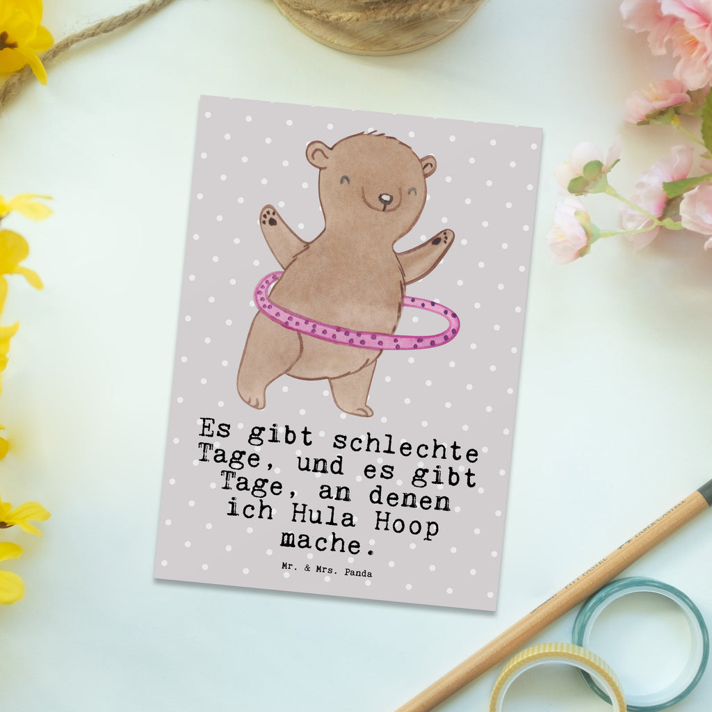Postkarte Bär Hula Hoop Tage Geschenkkarte, Grußkarte, Karte, Einladung, Ansichtskarte, Geburtstagskarte, Einladungskarte, Dankeskarte, Geschenk, Sport, Sportart, Hobby, Schenken, Danke, Dankeschön, Auszeichnung, Gewinn, Sportler, Hula Hoop, Fitness, Training