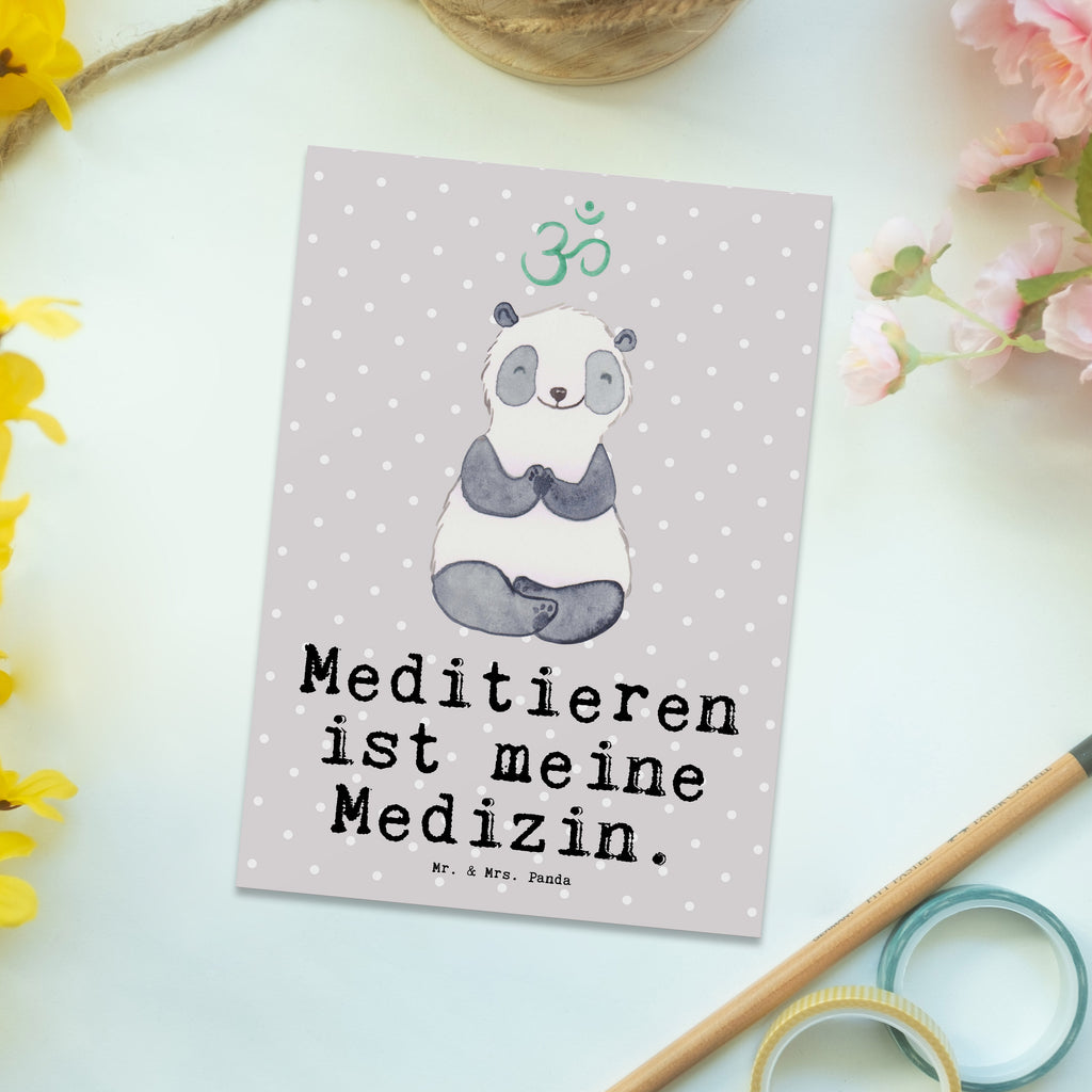 Postkarte Panda Meditieren Medizin Geschenkkarte, Grußkarte, Karte, Einladung, Ansichtskarte, Geburtstagskarte, Einladungskarte, Dankeskarte, Geschenk, Sport, Sportart, Hobby, Schenken, Danke, Dankeschön, Auszeichnung, Gewinn, Sportler, Meditieren, Meditation, Meditationskurs