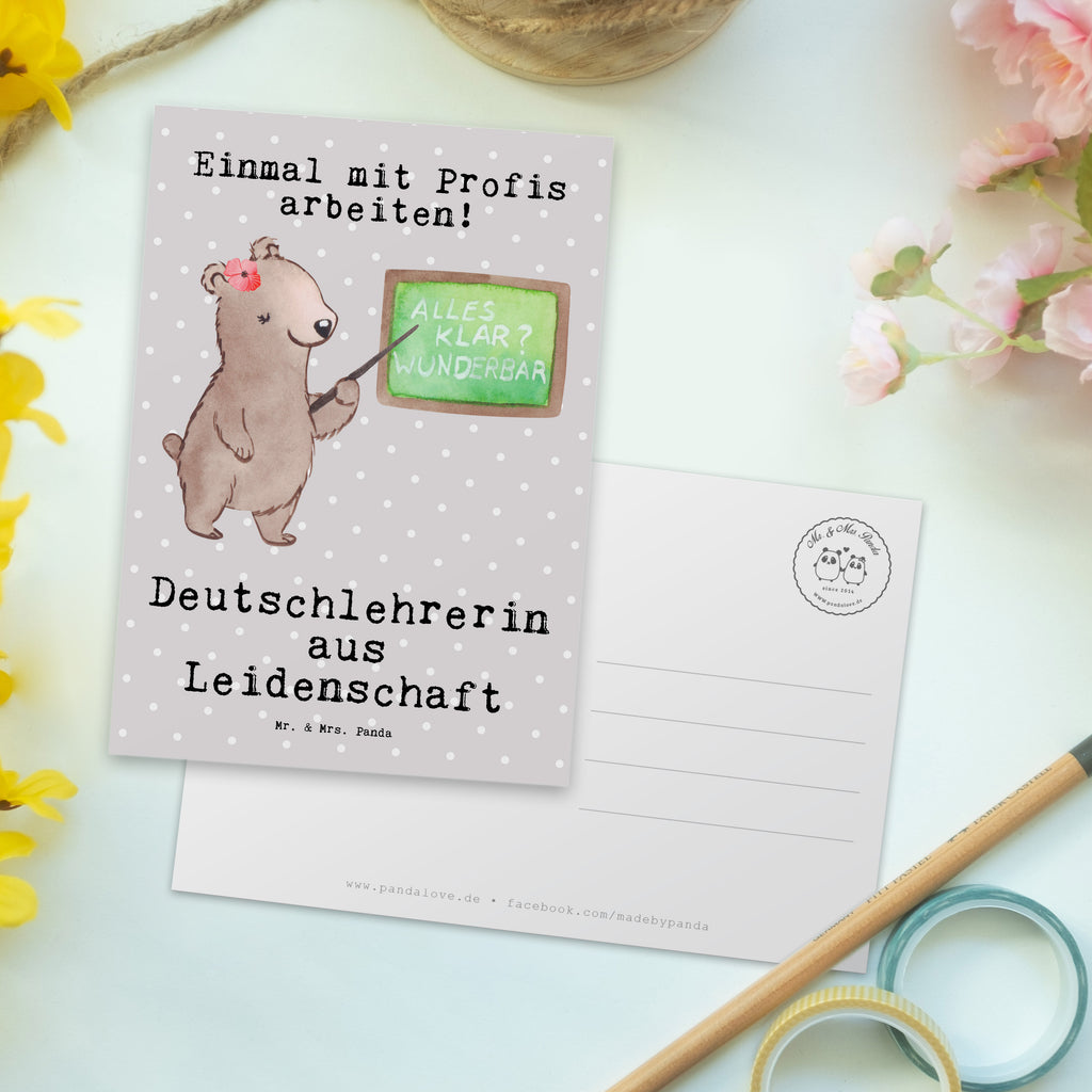 Postkarte Deutschlehrerin aus Leidenschaft Geschenkkarte, Grußkarte, Karte, Einladung, Ansichtskarte, Geburtstagskarte, Einladungskarte, Beruf, Ausbildung, Jubiläum, Abschied, Rente, Kollege, Kollegin, Geschenk, Schenken, Arbeitskollege, Mitarbeiter, Firma, Danke, Dankeschön, Deutschlehrerin, Deutschunterricht, Schule, Grundschule